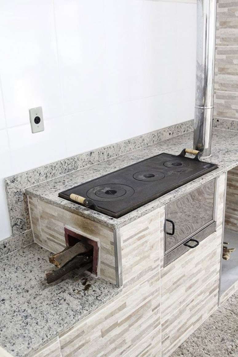 20. &Aacute;rea gourmet com fog&atilde;o a lenha e forno &ndash; Foto Ecofog&atilde;o