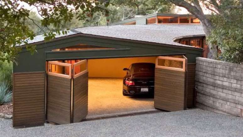 40. Modelos de garagem com portão sanfonado – Foto RunmanReCords Design