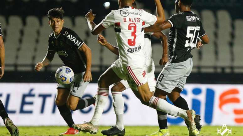 O gol de Cano foi anulado por Anderson Daronco após consulta ao VAR (Rafael Ribeiro / Vasco)