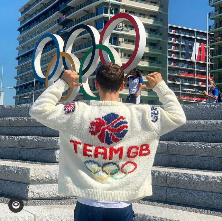 No Instagram, o atleta mostrou os detalhes da última peça tricotada em Tóquio.