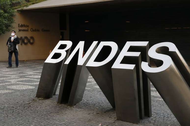 A ideia do BNDES é que quase todos os 2,5 mil funcionários retornem aos escritórios, a maioria no edifício-sede, no centro do Rio,