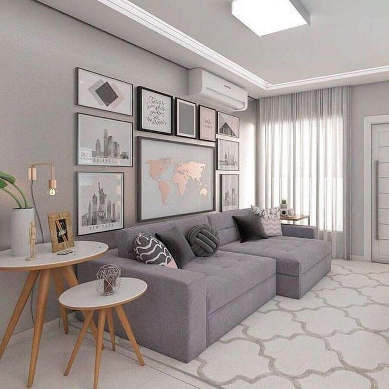 2. Quadros para decora&ccedil;&atilde;o sala cinza e branco com mesa lateral redonda &ndash; Foto: Pinterest
