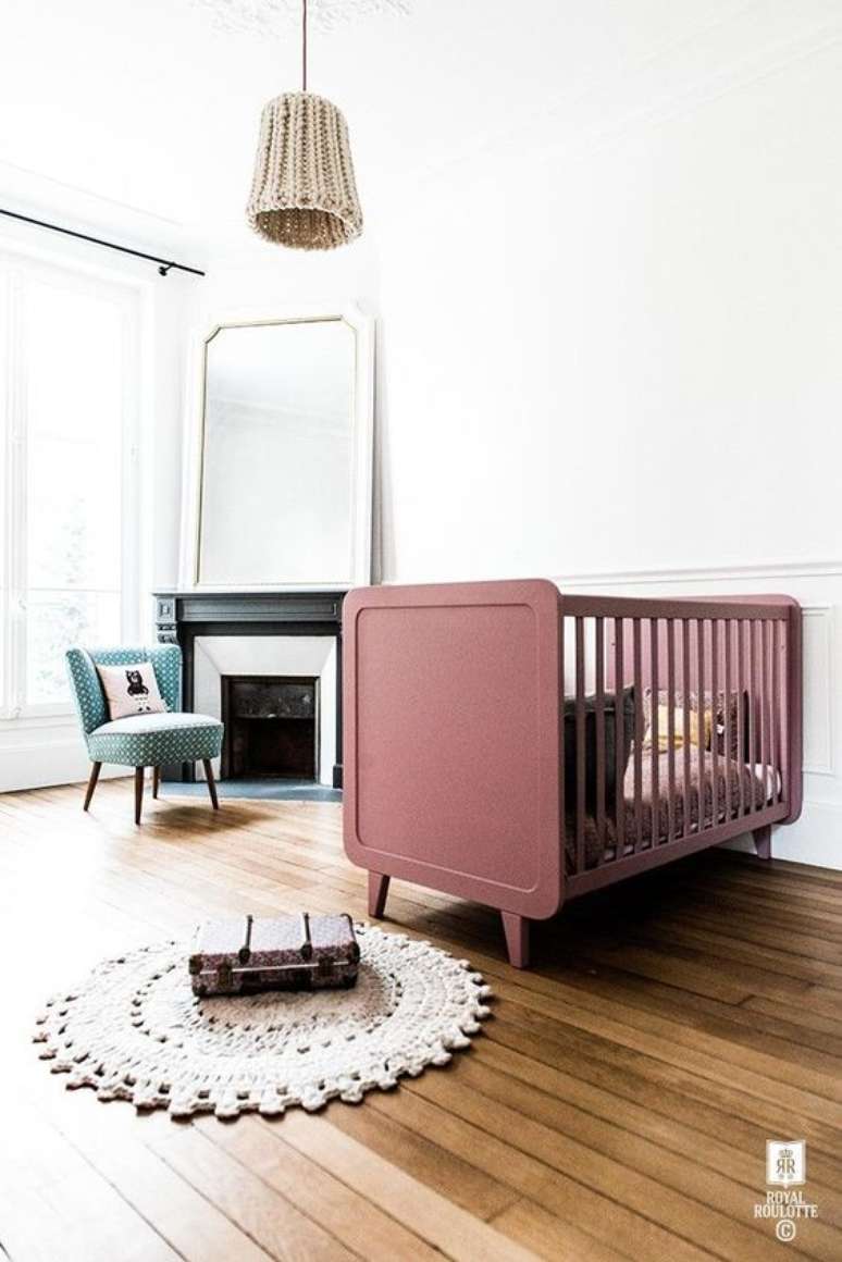 29. Quarto de bebe retro com ber&ccedil;o rosa &ndash; Foto Mini Mioche
