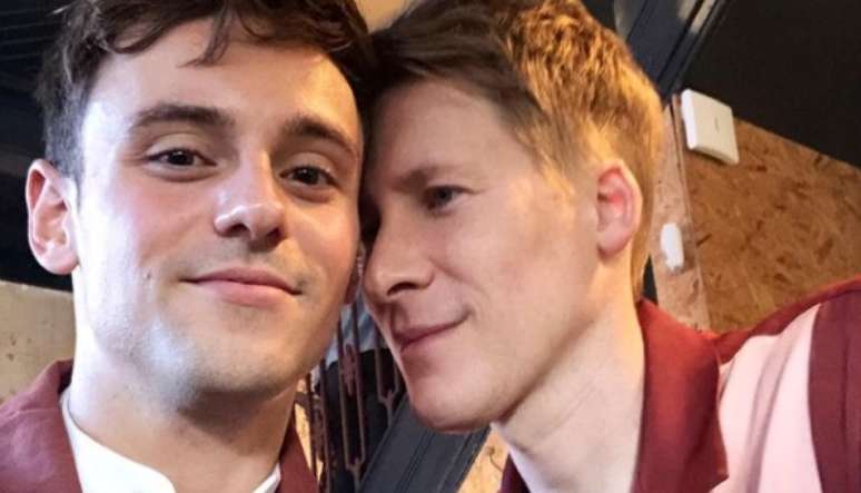 Tom e Dustin formam um dos casais gays mais badalados do eixo Los Angeles-Londres