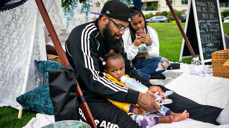 O estilo de paternidade entre os humanos tamb&eacute;m pode variar muito