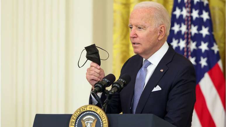 Biden apoia pagamento de US$ 100 para incentivar pessoas a se vacinarem