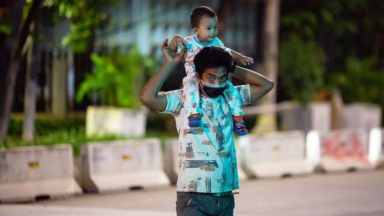 Os pais humanos s&atilde;o excepcionais entre os mam&iacute;feros devido ao papel que desempenham na vida dos filhos