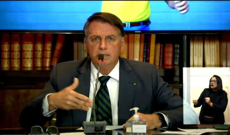 O presidente Jair Bolsonaro durante live.