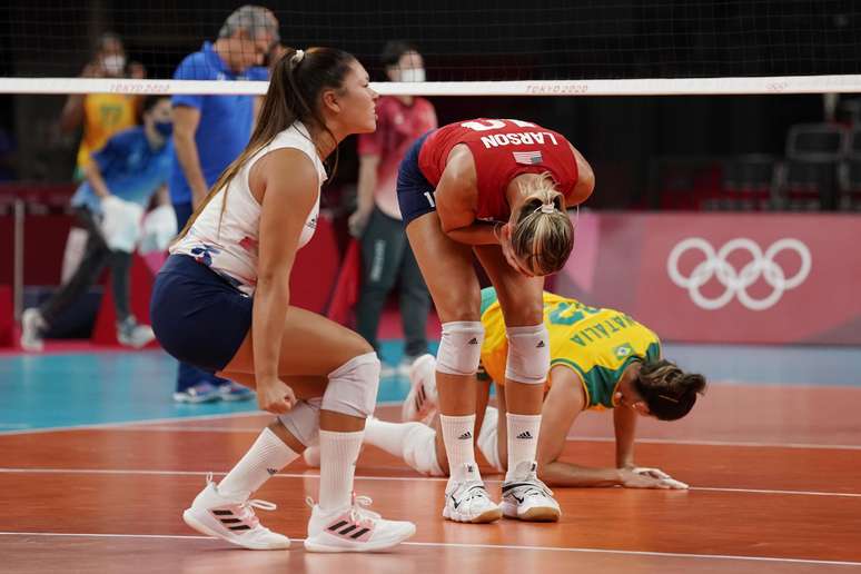 Brasil perde para os EUA por 3 a 0 e &eacute; prata no v&ocirc;lei