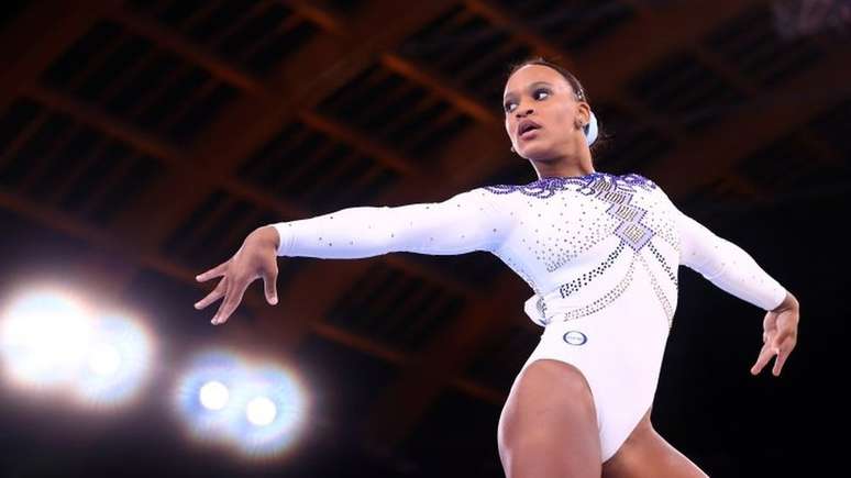 Rebeca Andrade voltará para casa com medalhas de ouro e de prata na ginástica