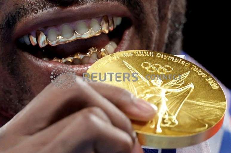 Pugilista cubano Julio Cesar La Cruz comemora a conquista do ouro 
REUTERS/Ueslei Marcelino/File photo       
