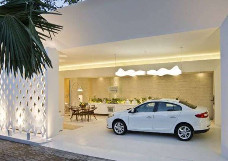 46. Cer&acirc;mica para garagem moderna com mesa para &aacute;rea de lazer -Foto Pinterest