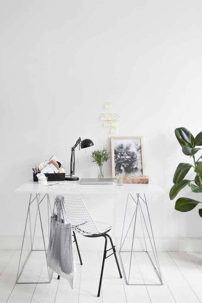 11. Escrivaninha para home office com decora&ccedil;&atilde;o minimalista &ndash; Foto: Archilovers