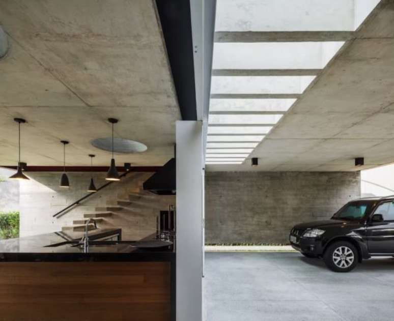 40. Cerâmica para garagem em cinza chumbo para decoração moderna – Foto Pinterest