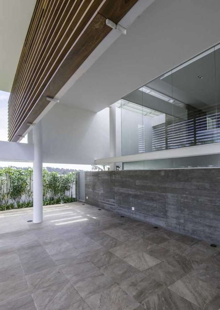 27. Cer&acirc;mica para garagem cinza e resistente &ndash; Foto Pinterest