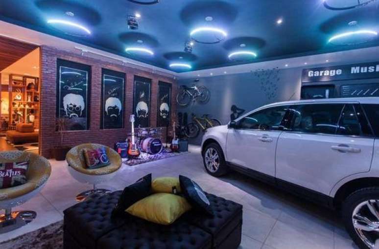 57. Garagem moderna com espaço de lazer e piso cerâmico liso -Foto Pintererst