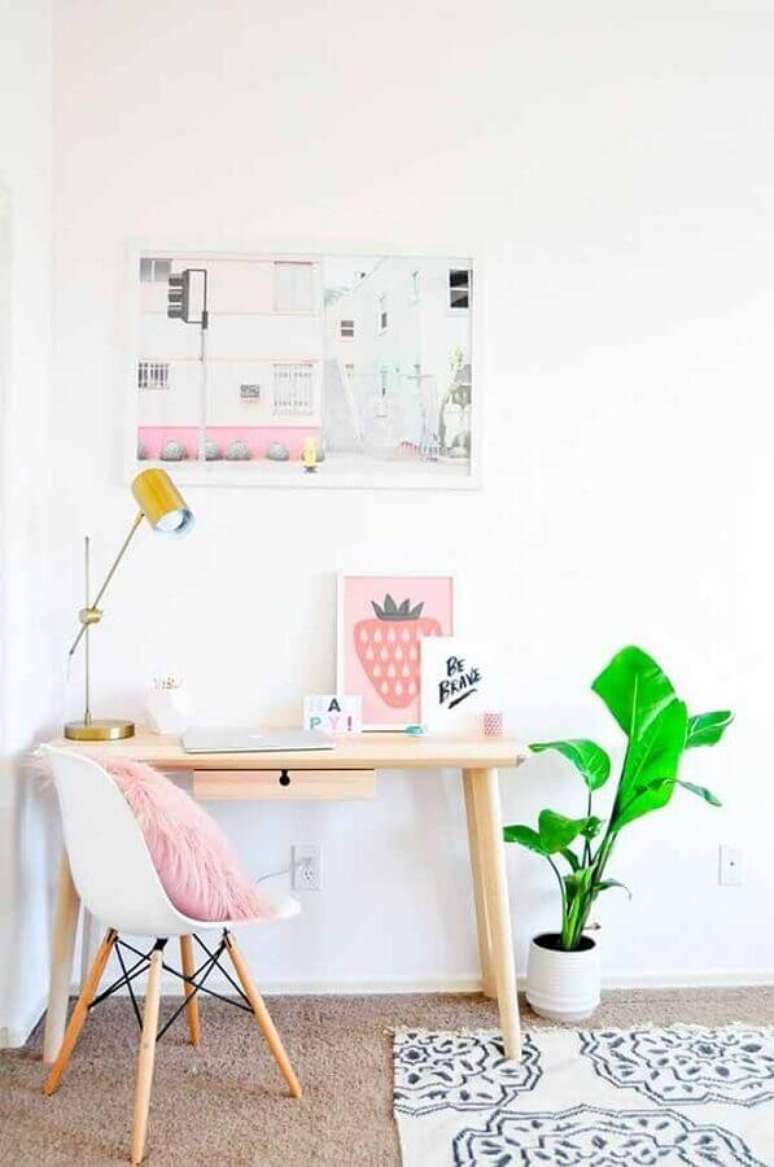 42. Decora&ccedil;&atilde;o simples com escrivaninha para home office minimalista &ndash; Foto: Pinterest