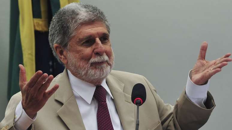 Ex-ministro da Defesa, Celso Amorim classifica desfile como 'absurdo total' e 'ameaça de golpe'