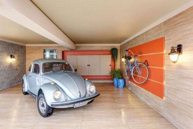 52. Cerâmica para garagem que imita madeira e parede no mesmo material – Foto Pinterest