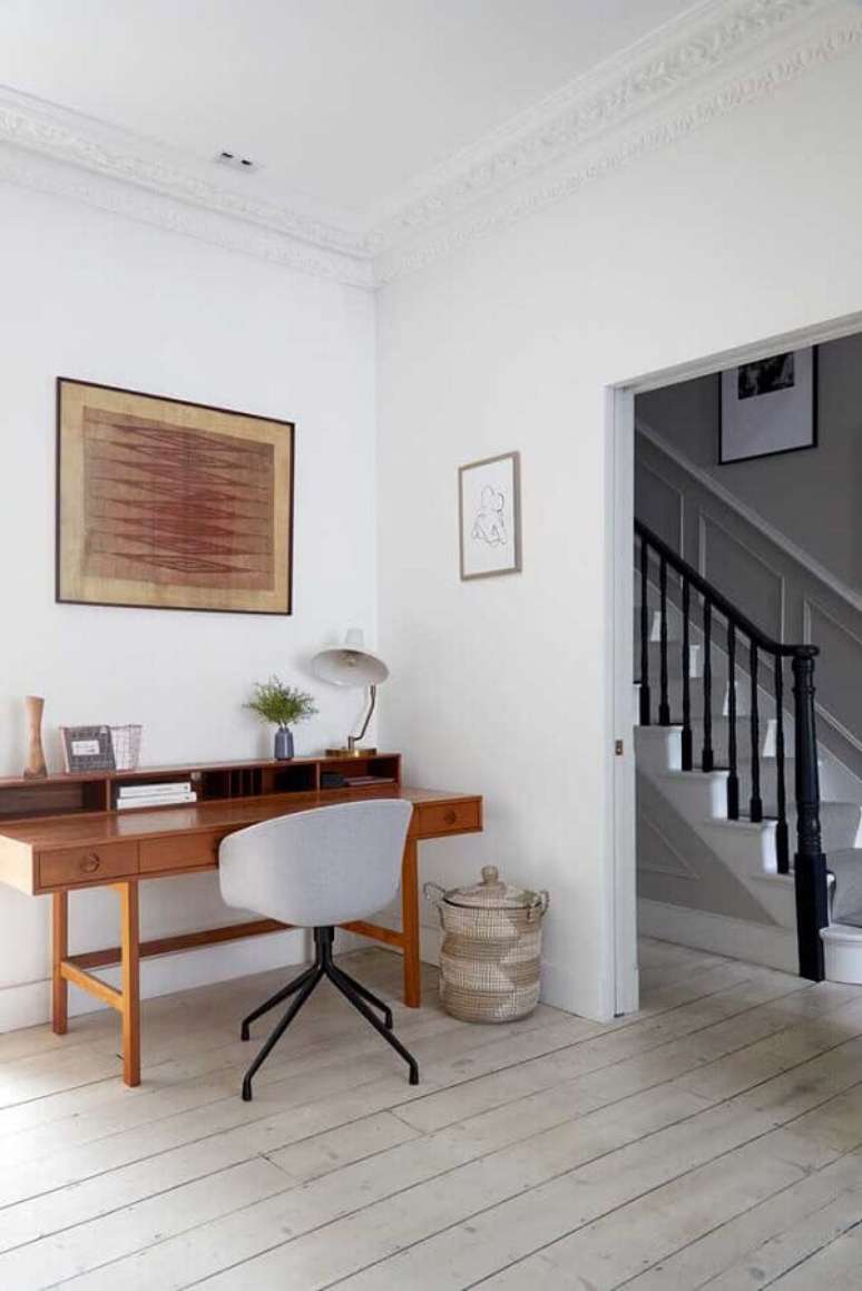 7. Escrivaninha de madeira para decora&ccedil;&atilde;o de home office branco &ndash; Foto: Houzz