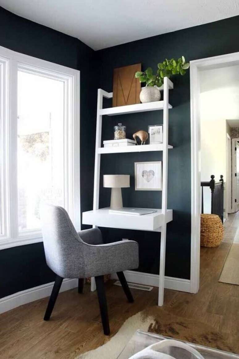 5. Decora&ccedil;&atilde;o de home office com escrivaninha com prateleira &ndash; Foto: Home Fashion Trend