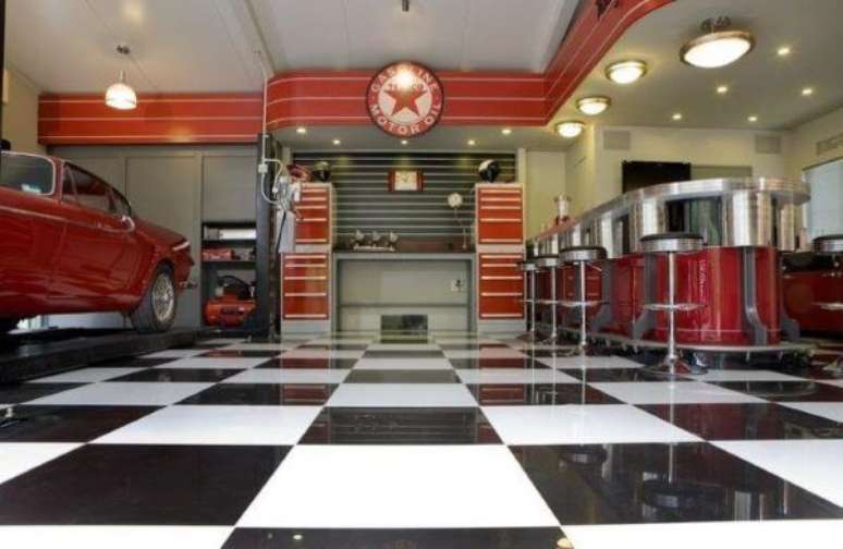 41. Cer&acirc;mica para garagem em preto e branco &ndash; Foto Deverson Garage Works