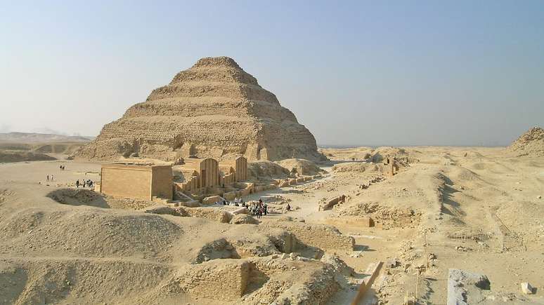 Objeto foi encontrado em um cemitério de animais mumificados no grande complexo arqueológico de Saqqara, cerca de 30 km ao sul do Cairo