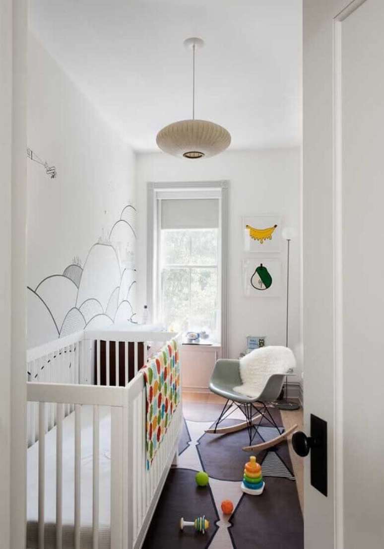 59. Quarto para bebê pequeno decorado em cores claras – Foto: ELLE Decoration
