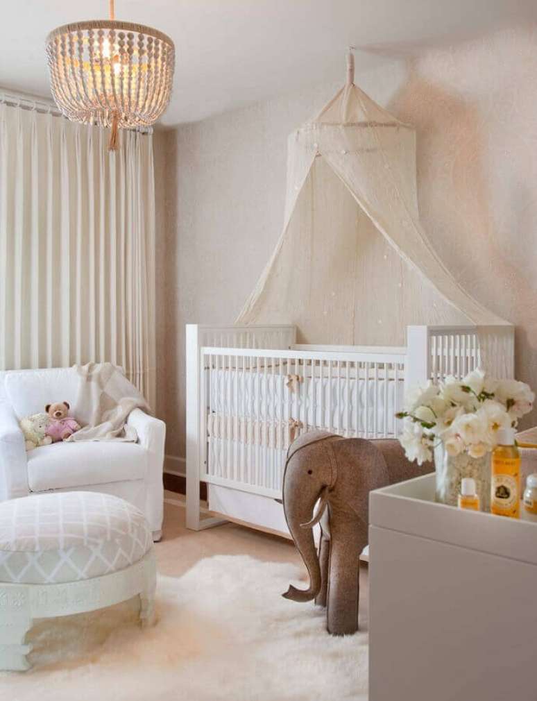 52. Quarto para bebê feminino com decoração delicada em cores claras – Foto: We Heart It