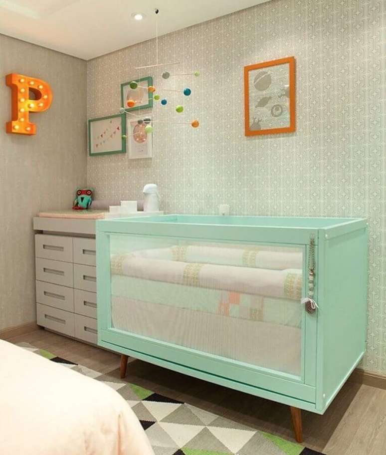 18. Decoração de quarto para bebê com berço verde claro – Foto: Muito Chique