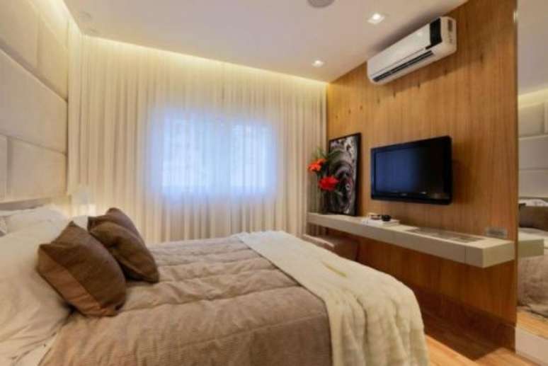 28. Rack para quarto com painel de madeira &ndash; Foto Pinterest