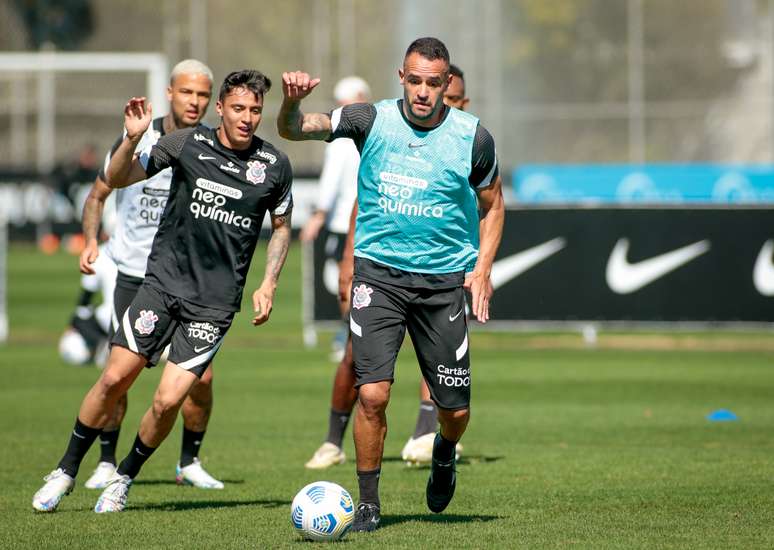 Renato Augusto durante treino do Corinthians no CT Joaquim Grava