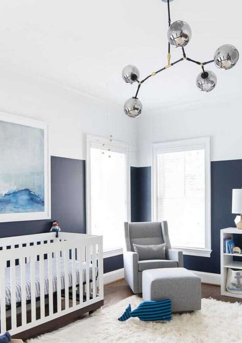 32. Decoração moderna para quarto para bebê masculino azul e branco – Foto: Houzz