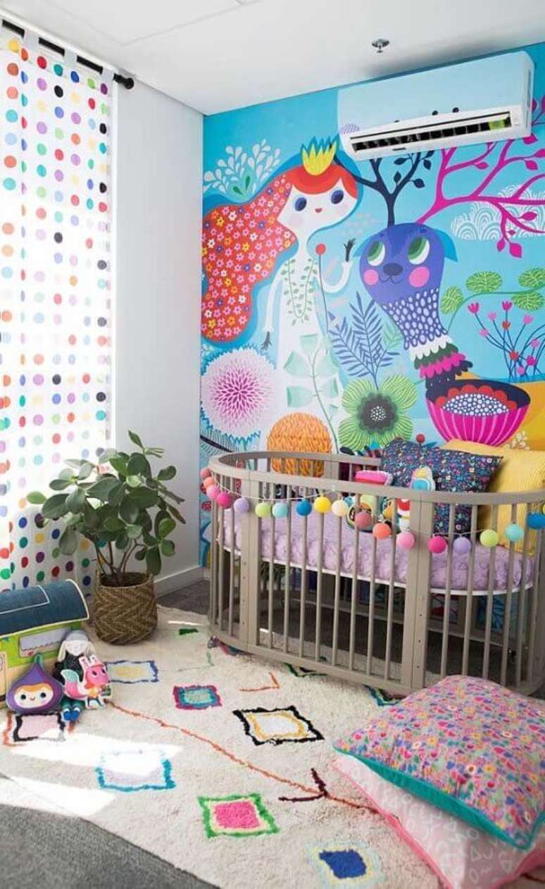 21. Decoração de quarto para bebê com papel de parede infantil – Foto: Pinterest