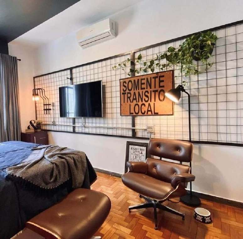 4. Decoração industrial para quarto com painel aramado – Foto: Freepik