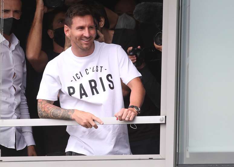 Lionel Messi já está em Paris