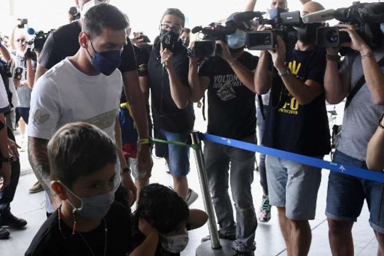 Messi passou pelo aeroporto de Barcelona e está indo para Paris (Josep LAGO / AFP)