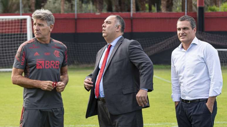 Renato Gaúcho ao lado de Marcos Braz e Bruno Spindel (Foto: Alexandre Vidal / Flamengo)