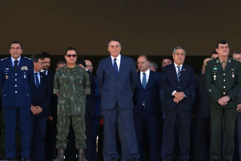 Presidente Jair Bolsonaro e ministros acompanham desfile militar em Brasília
10/08/2021
REUTERS/Adriano Machado