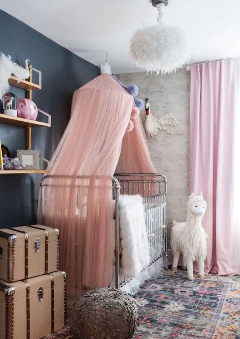 28. Decoração de quarto para bebê feminino cinza e rosa – Foto: ELLE Decoration