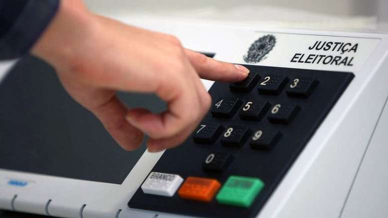 Brasil adota urnas eletr&ocirc;nicas h&aacute; 25 anos e TSE aponta que nunca foram encontradas evid&ecirc;ncias s&eacute;rias de fraudes