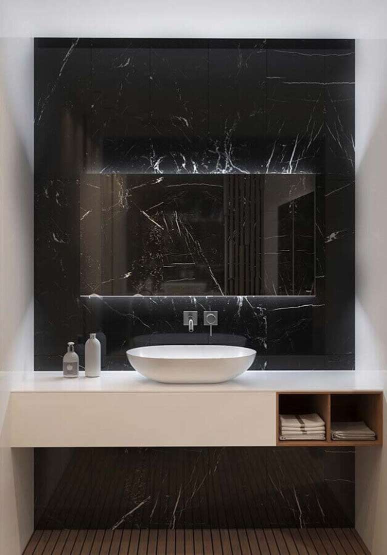 19. Banheiro com mármore preto são gabriel e espelho de led – Foto Pinterest