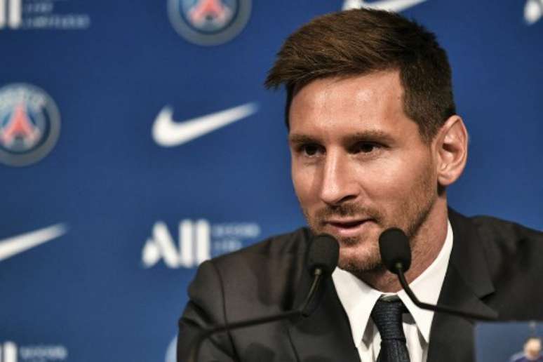 Lionel Messi acertou com o PSG por dois anos e chance de uma temporada a mais (Foto: STEPHANE DE SAKUTIN / AFP)