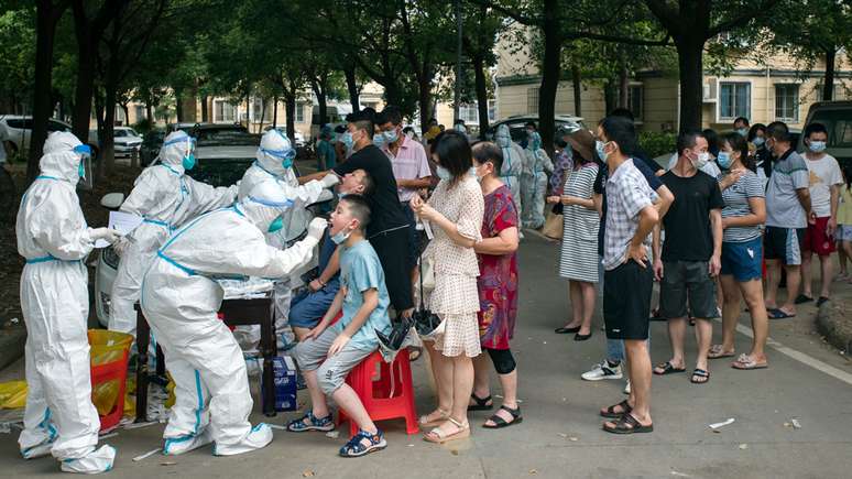 Milhões em toda a China estão sendo testados contra a covid, incluindo em Wuhan