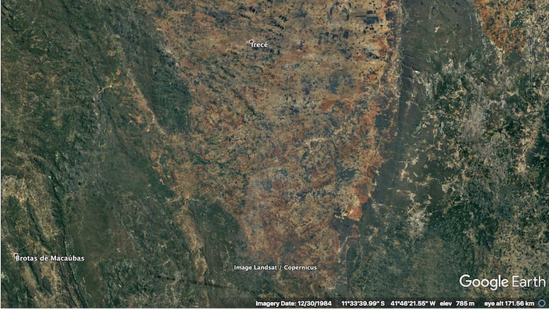 Imagens de sat&eacute;lite mostram avan&ccedil;o da desertifica&ccedil;&atilde;o na regi&atilde;o de Irec&ecirc; (CE) em 1984...