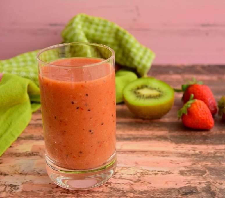 Suco de morango com kiwi e hortel&atilde; (Shutterstock)