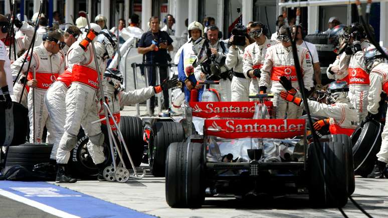 Uma confusão na classificação na Hungria colocou fogo na disputa interna da McLaren em 2007 