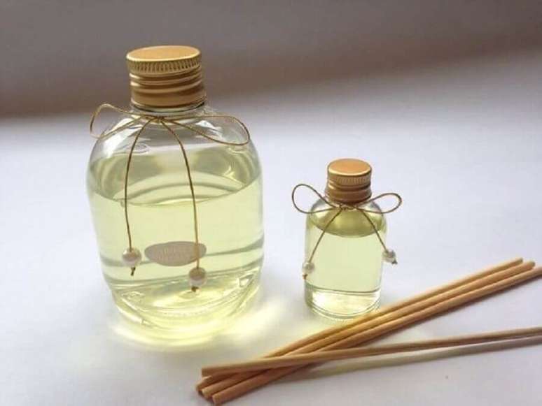 2. Modelo de aromatizante de ambiente caseiro com palitinhos de madeira – Foto: Pinterest