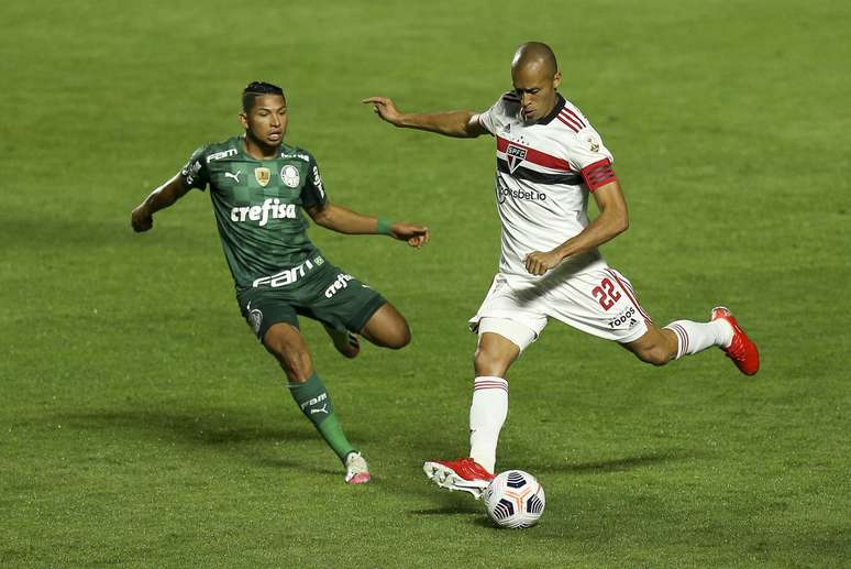 Miranda e Rony durante a partida entre São Paulo e Palmeiras