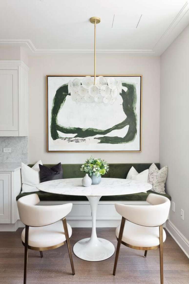 18. Lustre branco moderno para sala com mesa de jantar redonda – Foto Estudio Carolina Nogueira